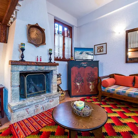 Nelfi's I - أراخوفا